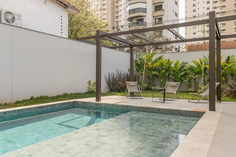 Facade/entrance, Swimming pool