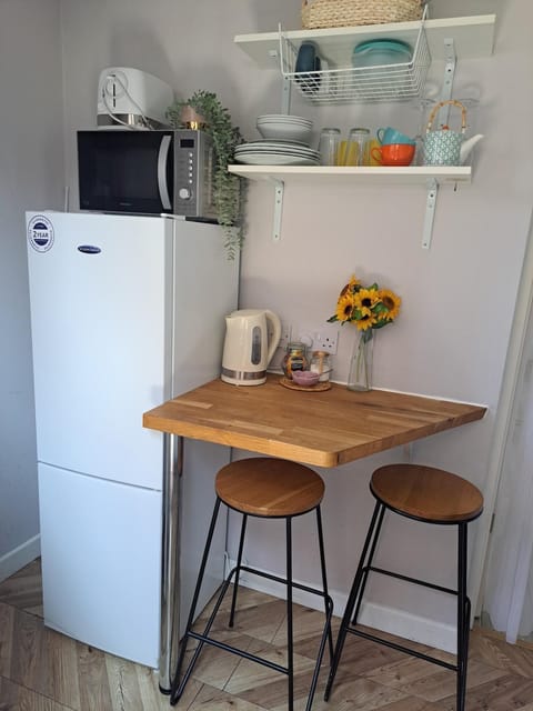 Coffee/tea facilities, Dining area, microwave, toaster