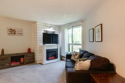 Pool and Hot Tub Access! Silverthorne Basecamp Apartment in Wildernest