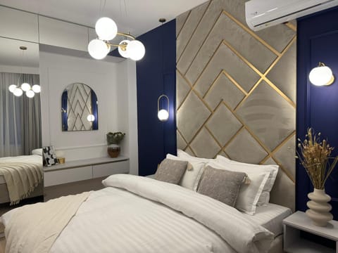 Bed, Photo of the whole room, Bedroom, air conditioner