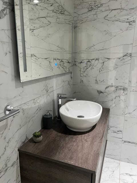 Mercury Tower Apartments By Dahlia Apartment in Saint Julians