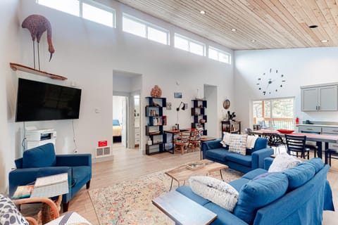 Upper Driftwood Apartment in Oregon