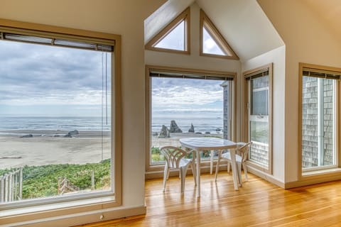 Beach Loop Condo #2 - South Unit Apartment in Oregon
