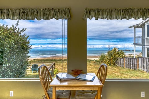 Ocean Vista Studio House in Oregon