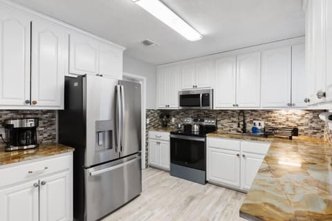 Lagoona Villa a Poolside Paradise House in Perdido Key