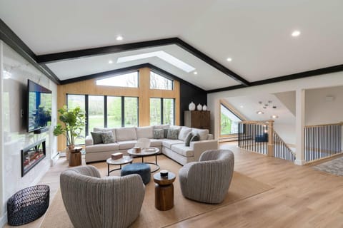 Modern Catskills Retreat with Creek & Fire Pit House in Capital District, NY, USA