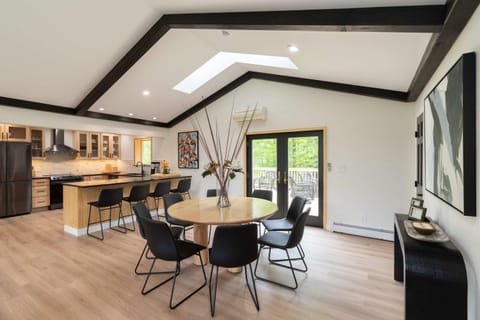 Modern Catskills Retreat with Creek & Fire Pit House in Capital District, NY, USA