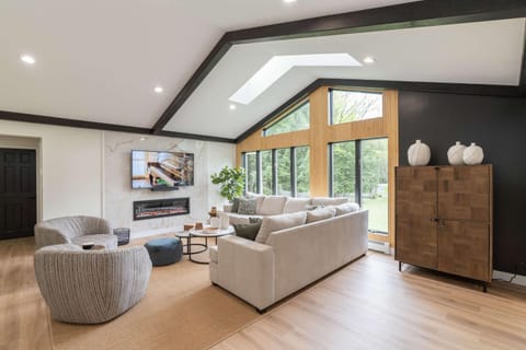 Modern Catskills Retreat with Creek & Fire Pit House in Capital District, NY, USA