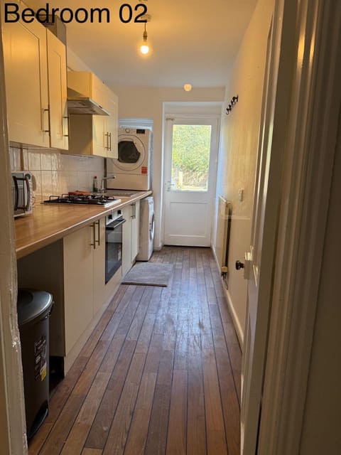 5 Brunswick St - Bedroom 02 downstairs Bed and Breakfast in Bristol