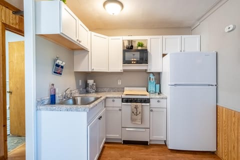 Blue Water Bungalows Apartment in Milford