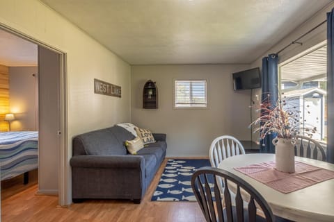 Blue Water Bungalows Apartment in Milford