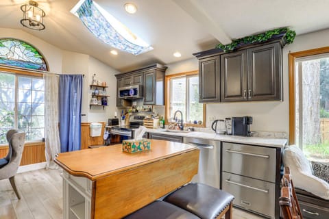 Tranquil Home with Patio and Fenced Yard in Vancouver! House in Vancouver