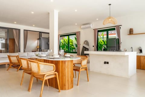 Chezfred Villa, Pererenan,Tumbak Bayuh Villa in North Kuta