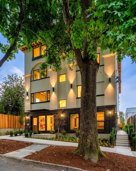 The Adelynn - Luxury 2BR Home in Walkable Portland House in Portland