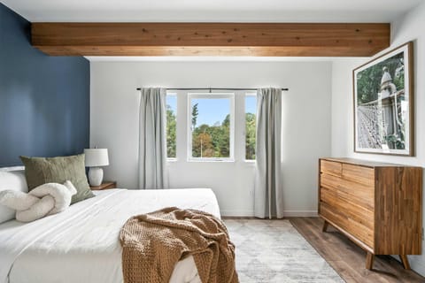 The Adelynn - Sleek 2BR House in Portland - Walk to Everything House in Portland