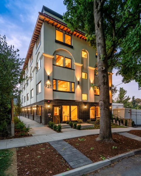 Spanish Revival Escape - Brand New 6BR in Heart of Kerns House in Portland