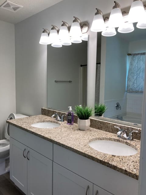 Peaceful & Spacious Family Home House in Savannah