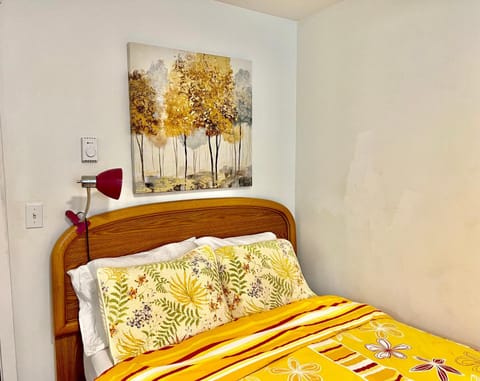 Bed, Photo of the whole room, Decorative detail, Bedroom