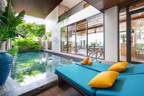 Patio, Natural landscape, Garden, Living room, Seating area, Garden view, Pool view, Swimming pool, Swimming pool, sunbed