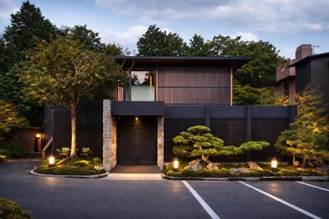 Property building, Off site, Parking
