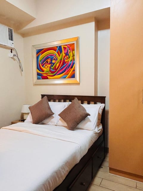 Bed, Decorative detail, Bedroom