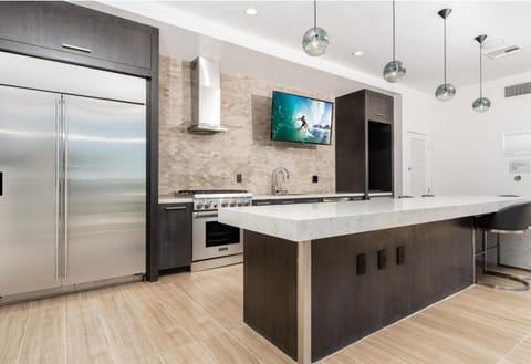 A Class Weho 2BD 2BA with Free Parking Apartment in West Hollywood