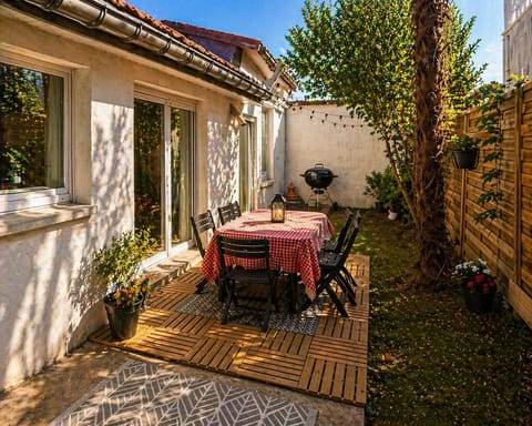Patio, Garden view