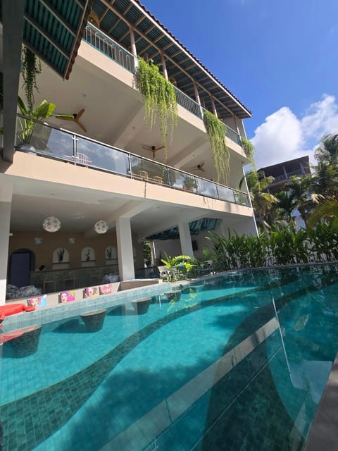 Property building, Restaurant/places to eat, Swimming pool