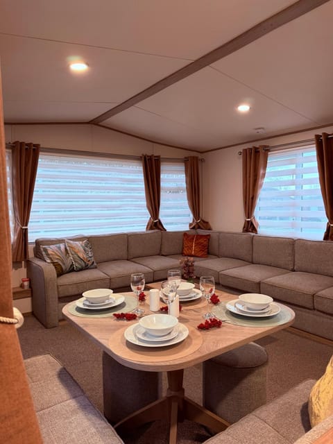 Hot tub retreat, at Tattersall Lakes caravan House in Tattershall