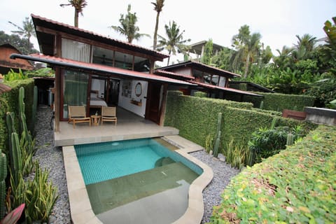 Property building, Garden view, Pool view, Swimming pool