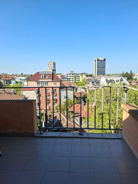 Property building, Balcony/Terrace, City view
