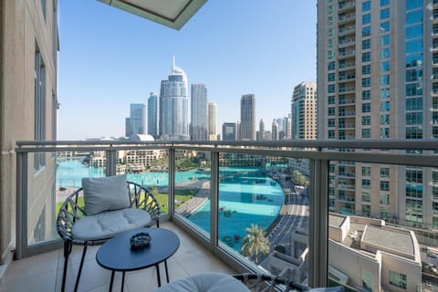 View (from property/room), Balcony/Terrace, City view, Lake view