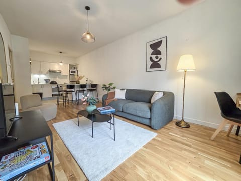 Kitchen or kitchenette, Living room, Seating area, Dining area, stove