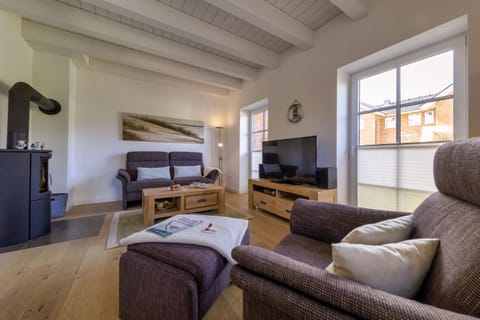 TV and multimedia, Living room, Photo of the whole room, Seating area, Evening entertainment