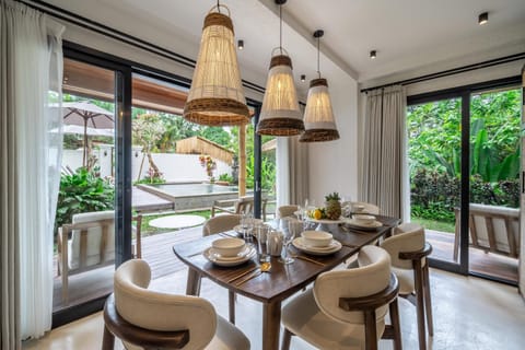 Dining area, Garden view, Pool view