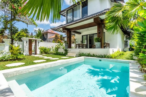 Property building, Garden, Swimming pool, Swimming pool