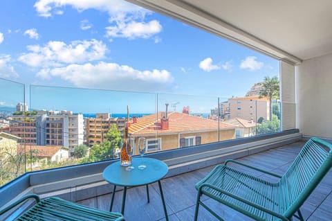 Patio, Natural landscape, View (from property/room), Balcony/Terrace, Living room, Seating area, Dining area, Sea view