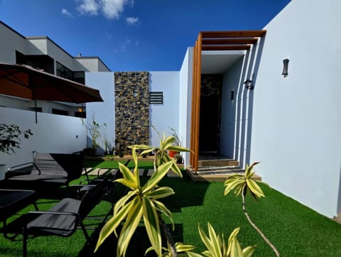 Day, Garden view