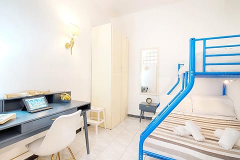 Bed, Photo of the whole room, Decorative detail, bunk bed, internet, towels, wardrobe