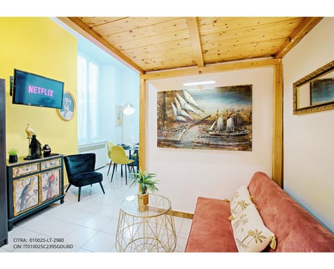 TV and multimedia, Living room, Decorative detail, Seating area, internet