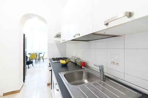 Coffee/tea facilities, Kitchen or kitchenette, internet, stove, washing machine