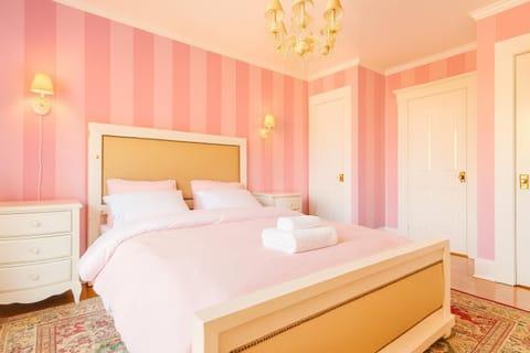 Bed, Photo of the whole room, Bedroom, towels, wardrobe