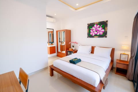 Bed, TV and multimedia, Living room, Photo of the whole room, Seating area, Bedroom, towels
