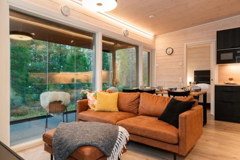 Kitchen or kitchenette, Living room, Seating area, Dining area