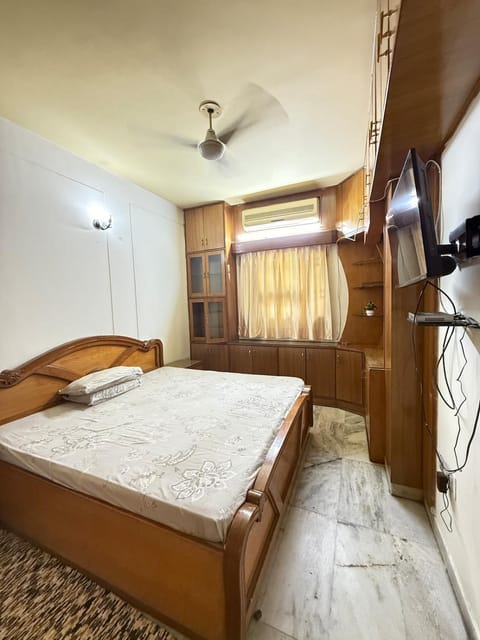 Bed, TV and multimedia, Photo of the whole room, wardrobe, air conditioner