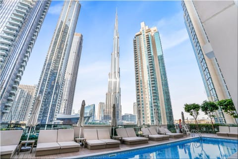Property building, Day, City view, Pool view, Swimming pool, sunbed