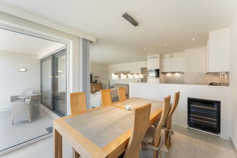 Dining area, kitchen