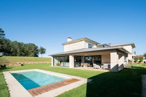 Property building, Day, Garden, Garden view, Pool view, Swimming pool, sunbed