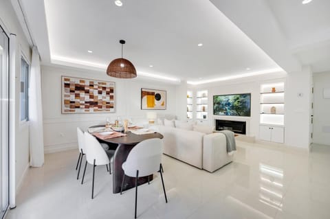 Communal lounge/ TV room, Living room