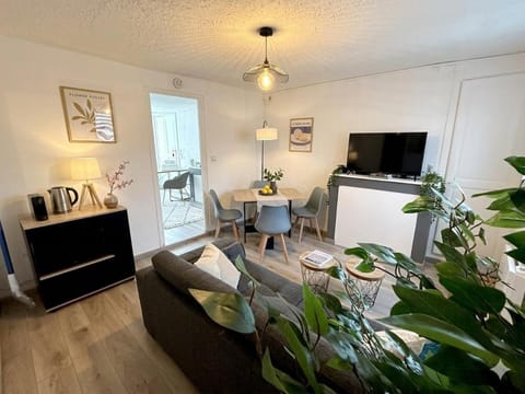 TV and multimedia, Living room, Dining area